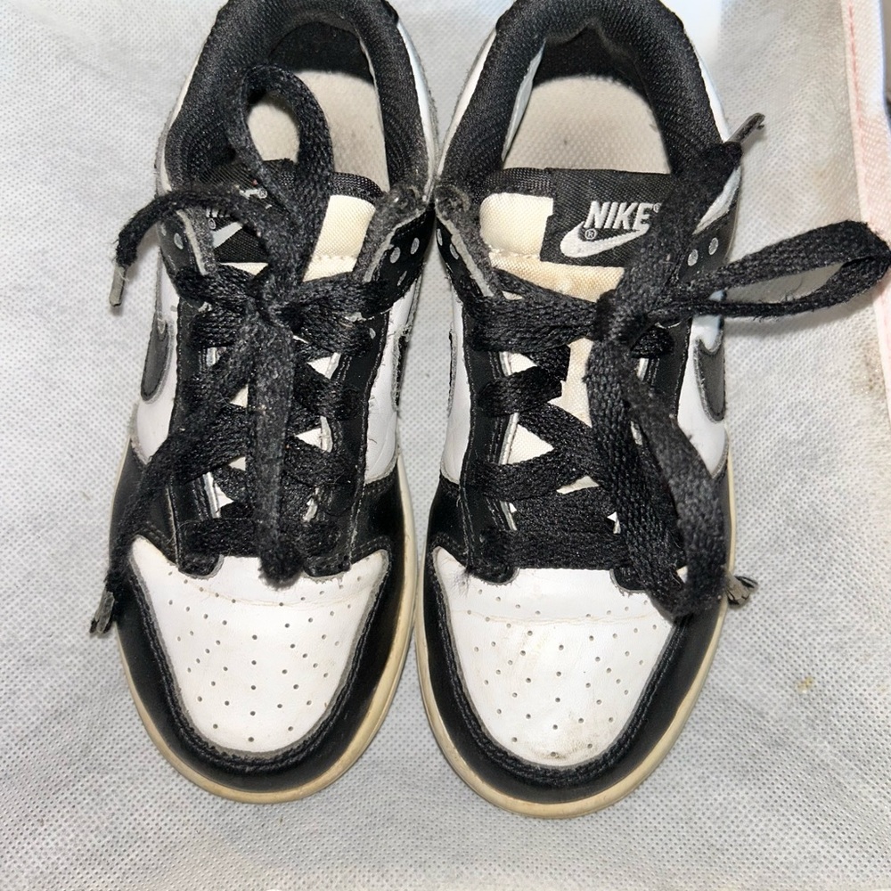 Nike Black and White Sneakers Sporty Casual Style